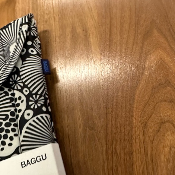 BAGGU 16” Puffy Laptop Sleeve NWT 🛑SOLD🛑 - Picture 3 of 5